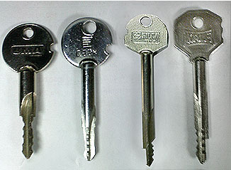 Примеры ключей с трёхсторонним расположением пинов